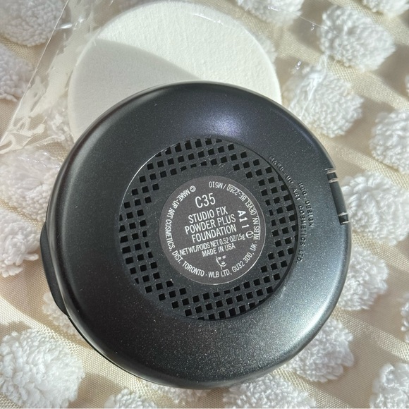 NWOB *not swatched* MAC Cosmetics Studio Fix Plus Powder Foundation| shade: C35 - Picture 5 of 8